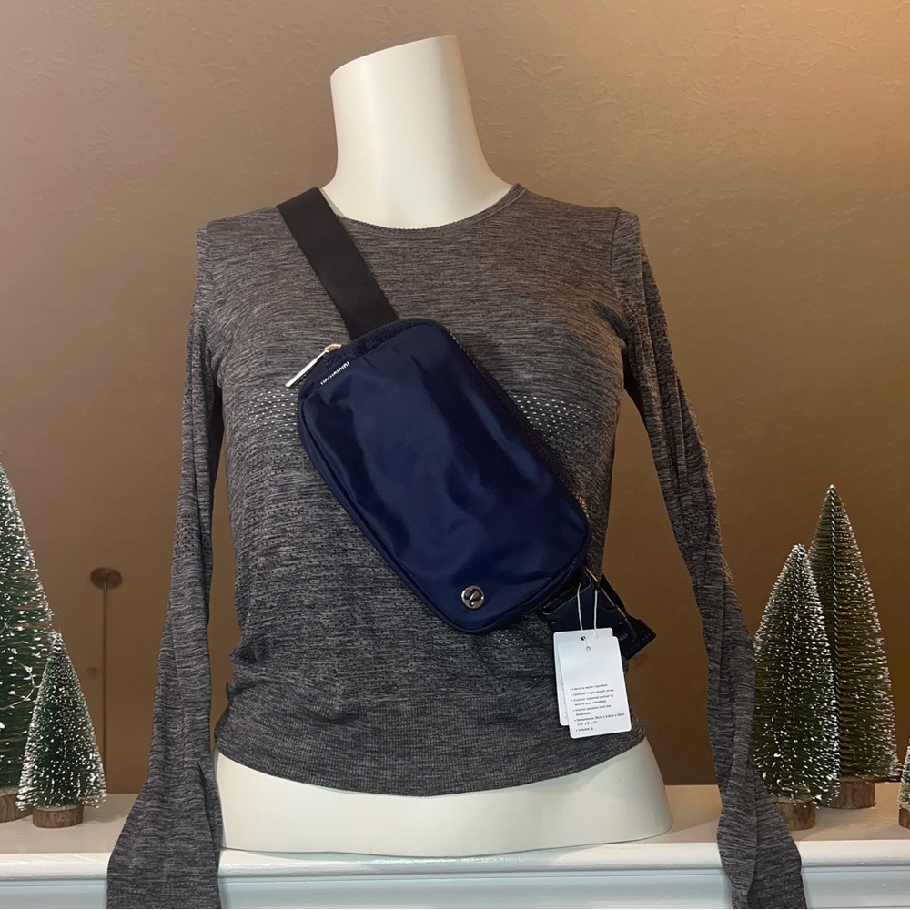 Lululemon Everywhere Belt Bag Extended Strap True Navy